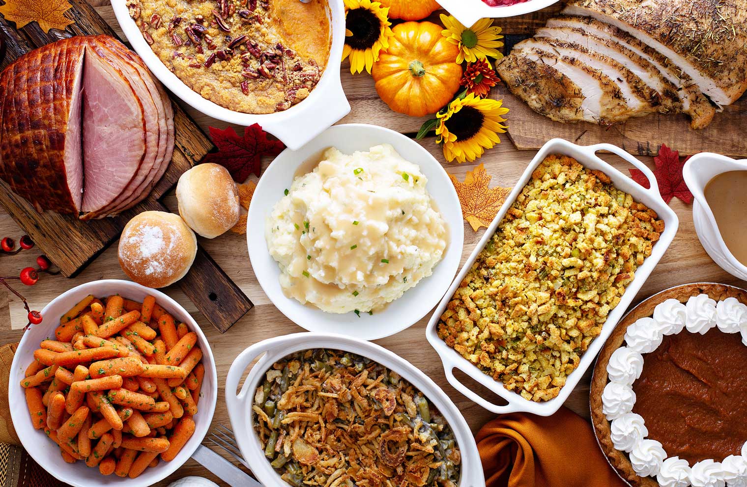 Thanksgiving table setting arrangement
